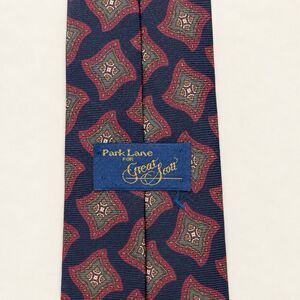 Park Lane for Great Hart Men’s Navy Burgundy Geometric Medallion Necktie Silk